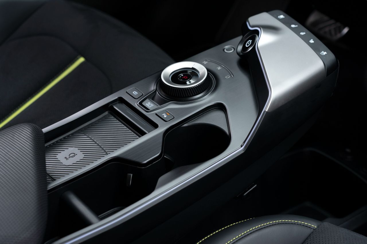 Die Verarbeitung im Innenraum ist tadellos und der technische Standard  …