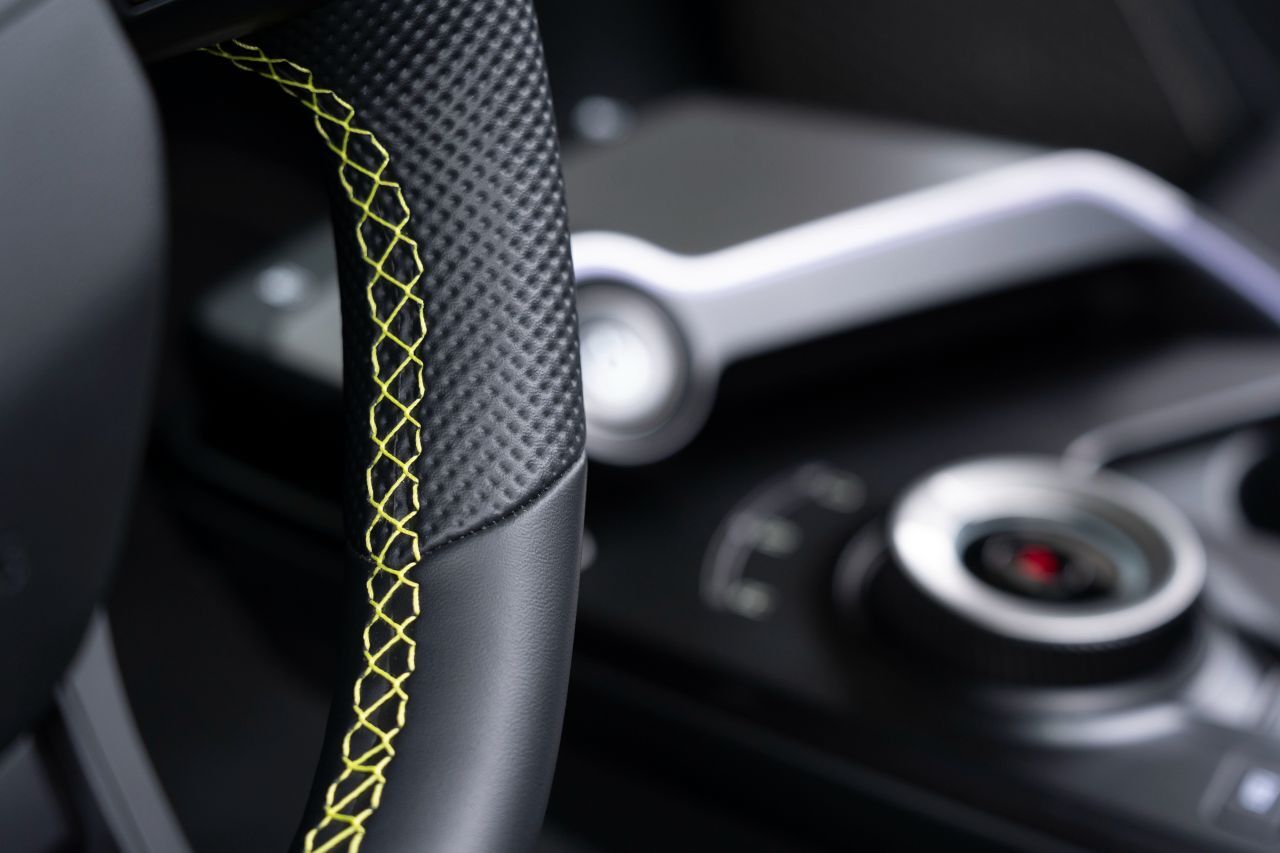 … und die Nähte neongelb heraus.