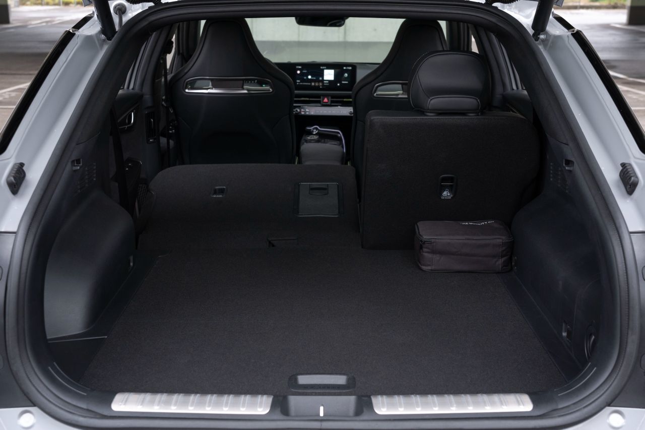 Das Kofferraumvolumen von 490 bis 1.290 Litern ist für die 4,70-Meter-Klasse nicht riesig, aber dennoch ordentlich groß.