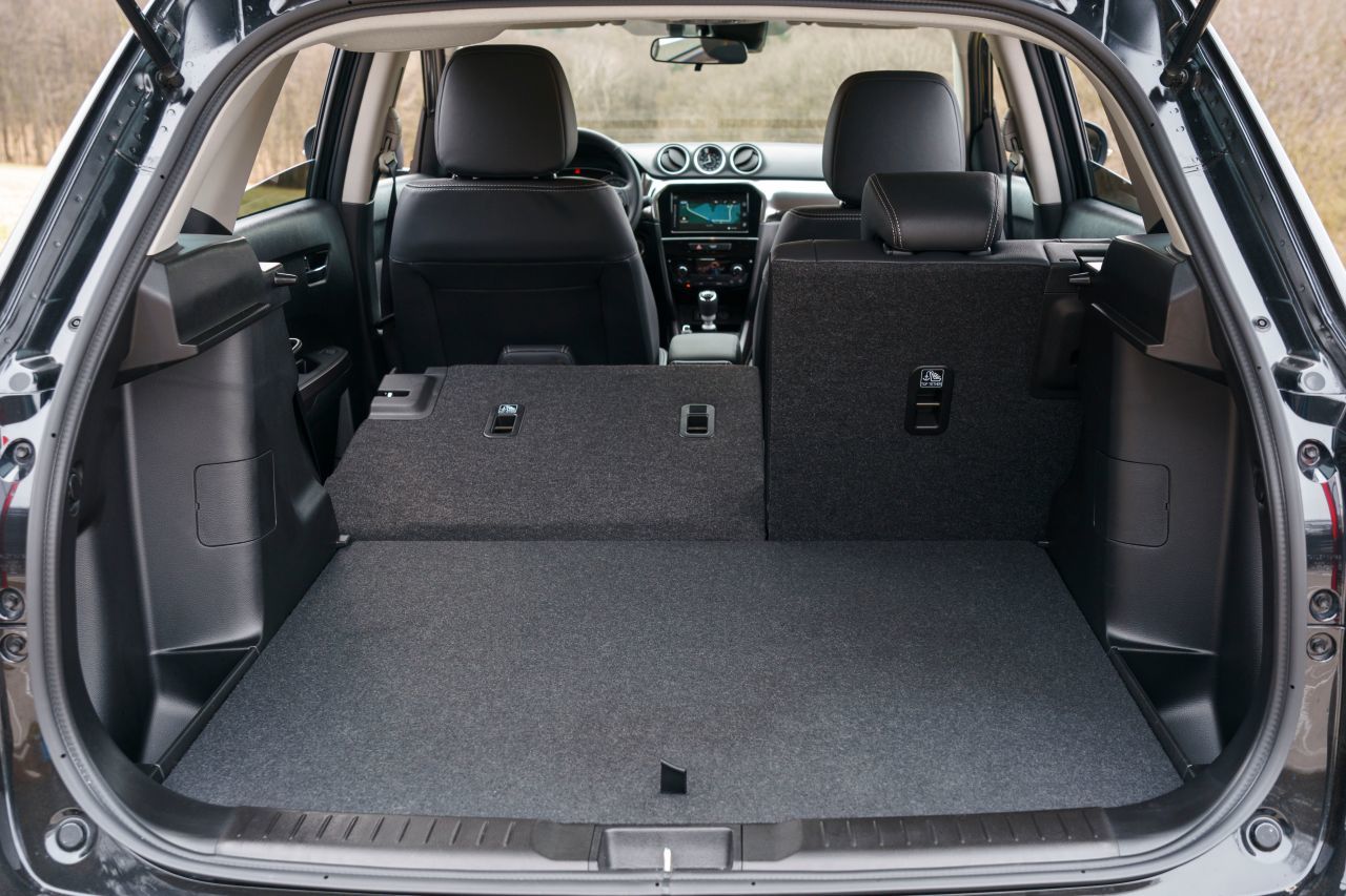 Das Kofferraumvolumen beträgt 375 bis 1.130 Liter, die Rücksitzlehne lässt sich im Verhältnis 60:40 umklappen.