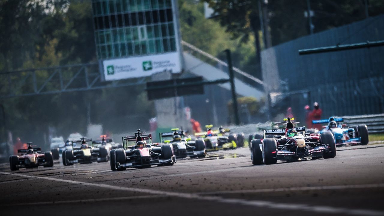 Im September kommt es zum Klassiker in Monza – immer wieder ein Erlebnis.