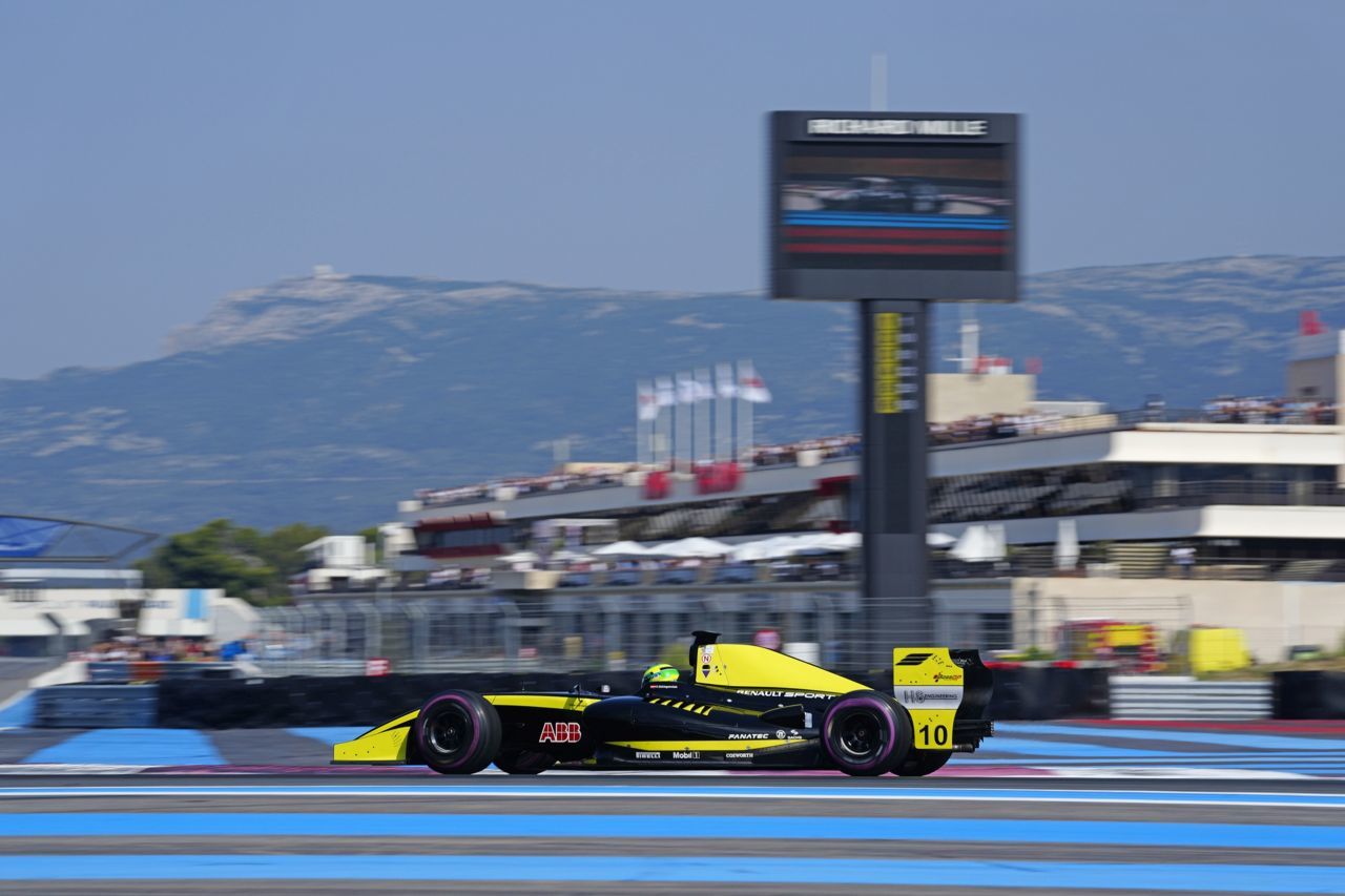 Antonio Pizzonia ist einem Ex-Worldseries-Auto in Le Castellet am Start.