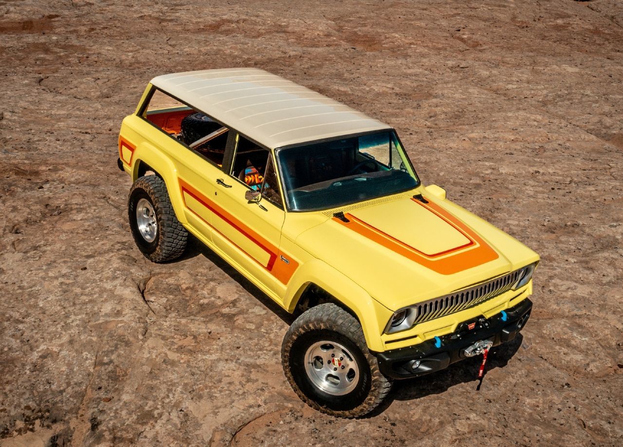 Jeep-Designer Mark Allen hebt den Look hervor: „Die Lackierung ist sehr 70er“. Und vielleicht ja auch wieder mal was für die Serie …