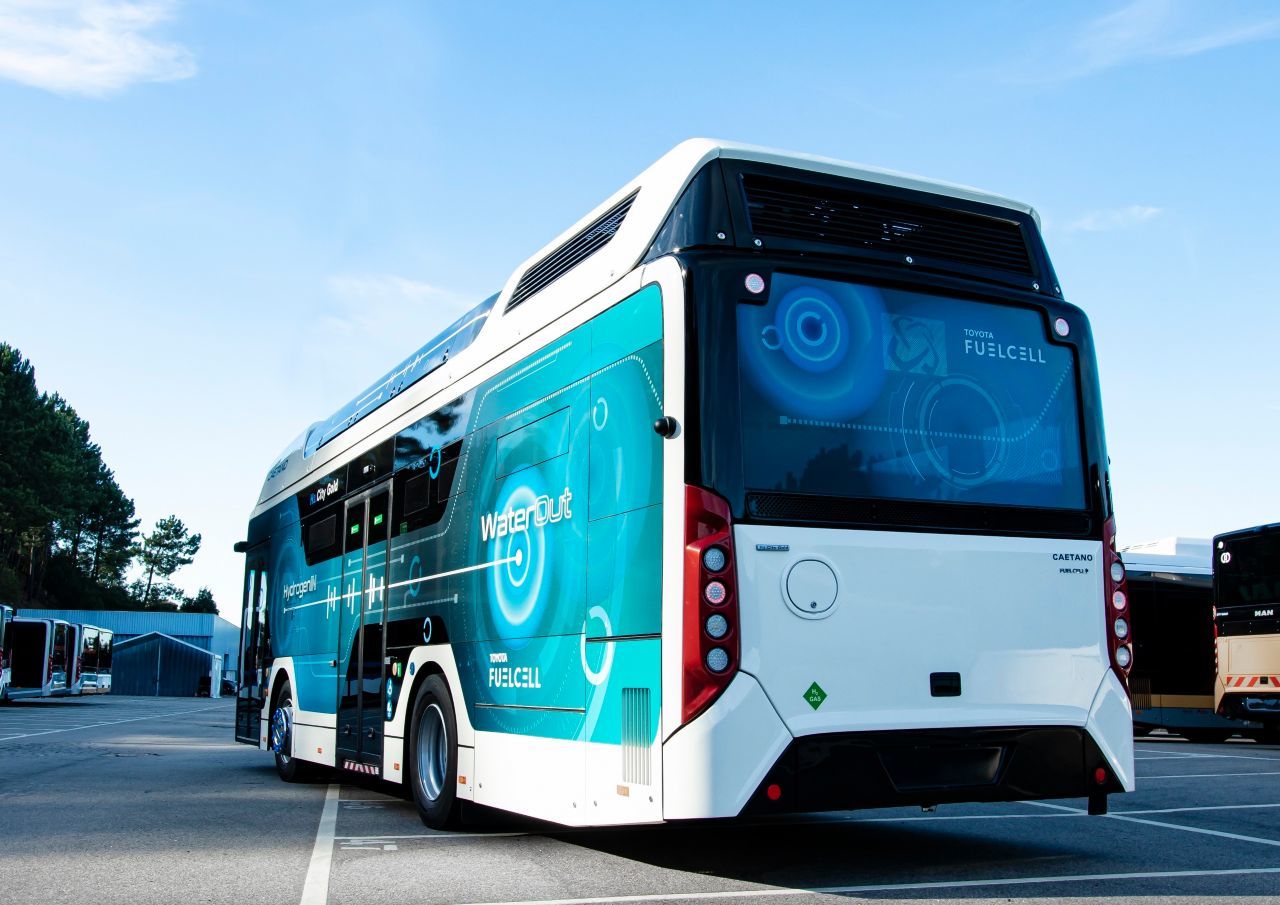 „Toyota hat für seine Brennstoffzellen-Technologie Aufträge für Busse, LKW, Züge und Boote.