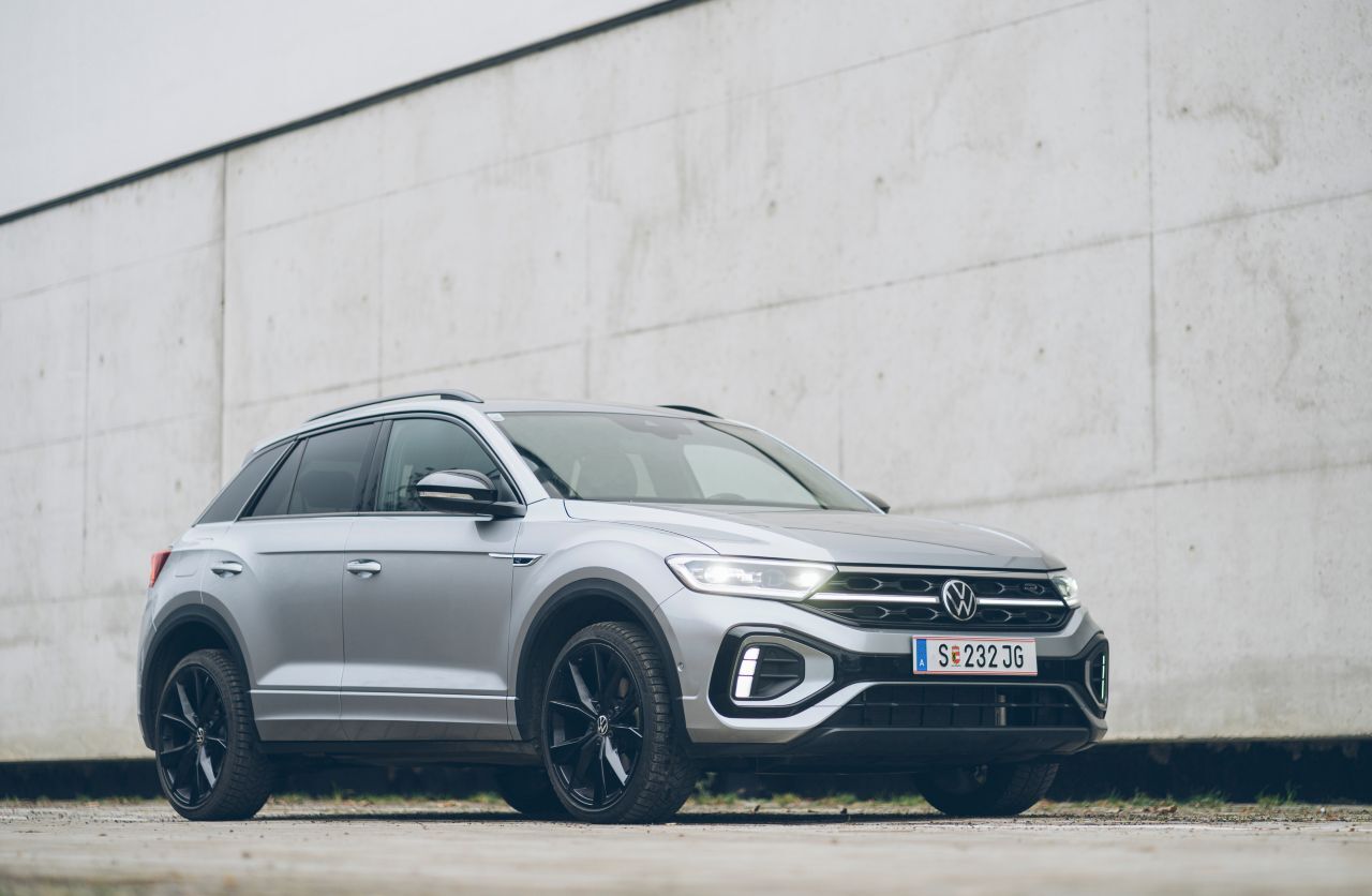 Bei der Konfiguration des Testwagens wurden zwei Optionen gewählt, die den Auftritt veredeln – Roc-Star quasi: R-Line und IQ.Light.