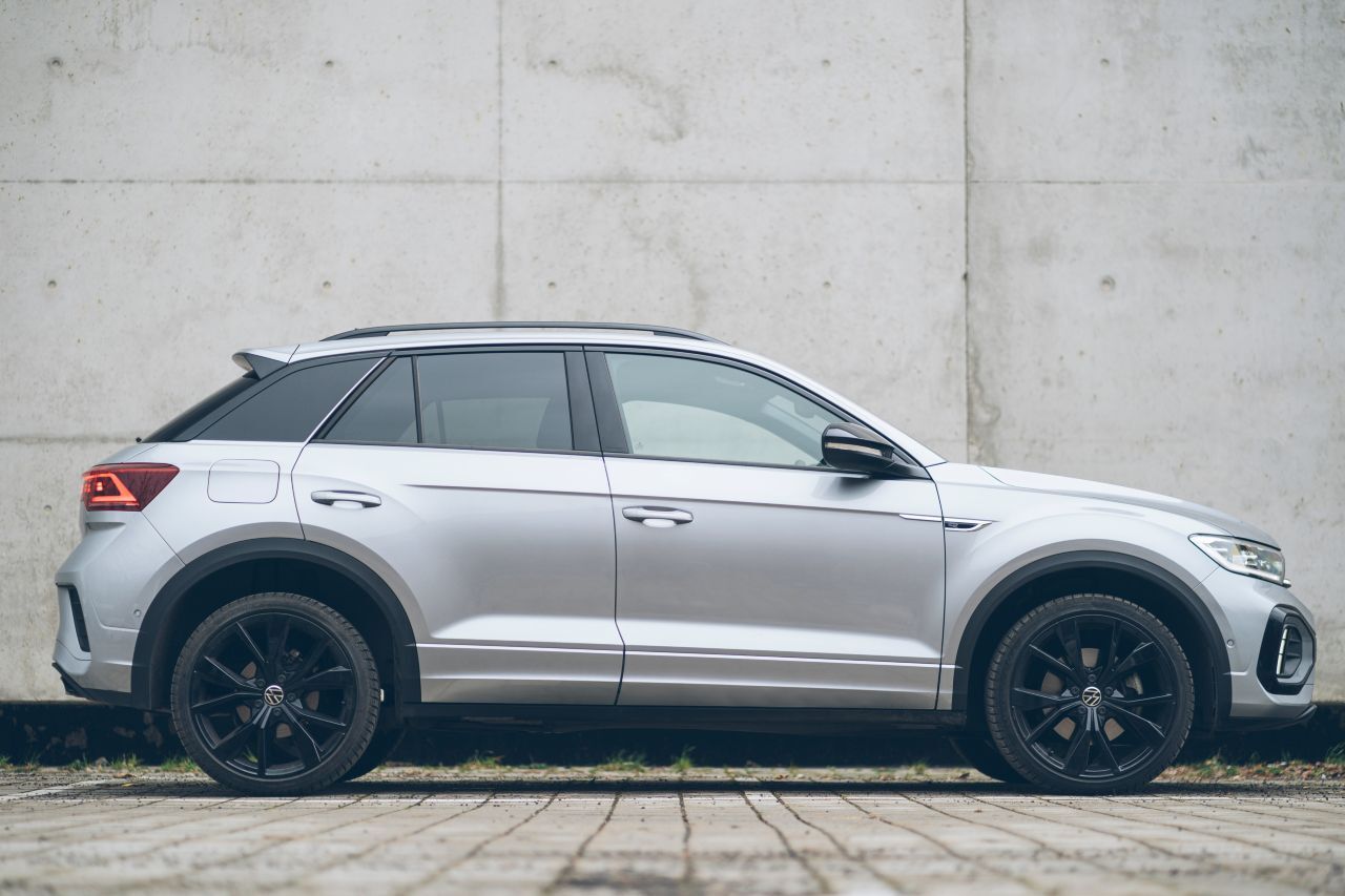 Falls Sie sehr genau sind oder einen engen Parkplatz haben: Der T-Roc ist vier Zentimeter kürzer und neun Zentimeter höher als der Golf.
