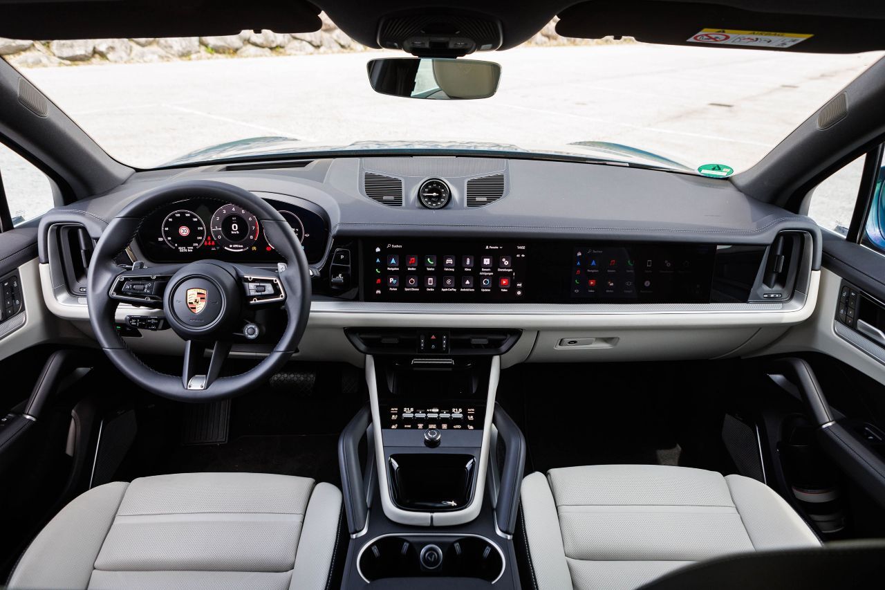 Die gefühlte Qualität ist sehr hoch und die Bedienung ziemlich einfach. Porsche hat innen also sehr viel richtig gemacht.