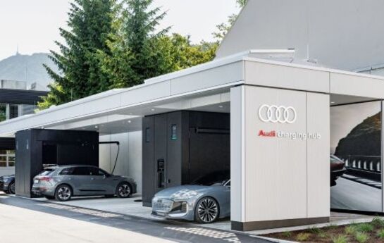 Schnellladestation von Audi: Ein Stromspeicher vor Ort macht konstantes Laden mit bis zu 320 kW möglich. - Der Echt-Super-Charger