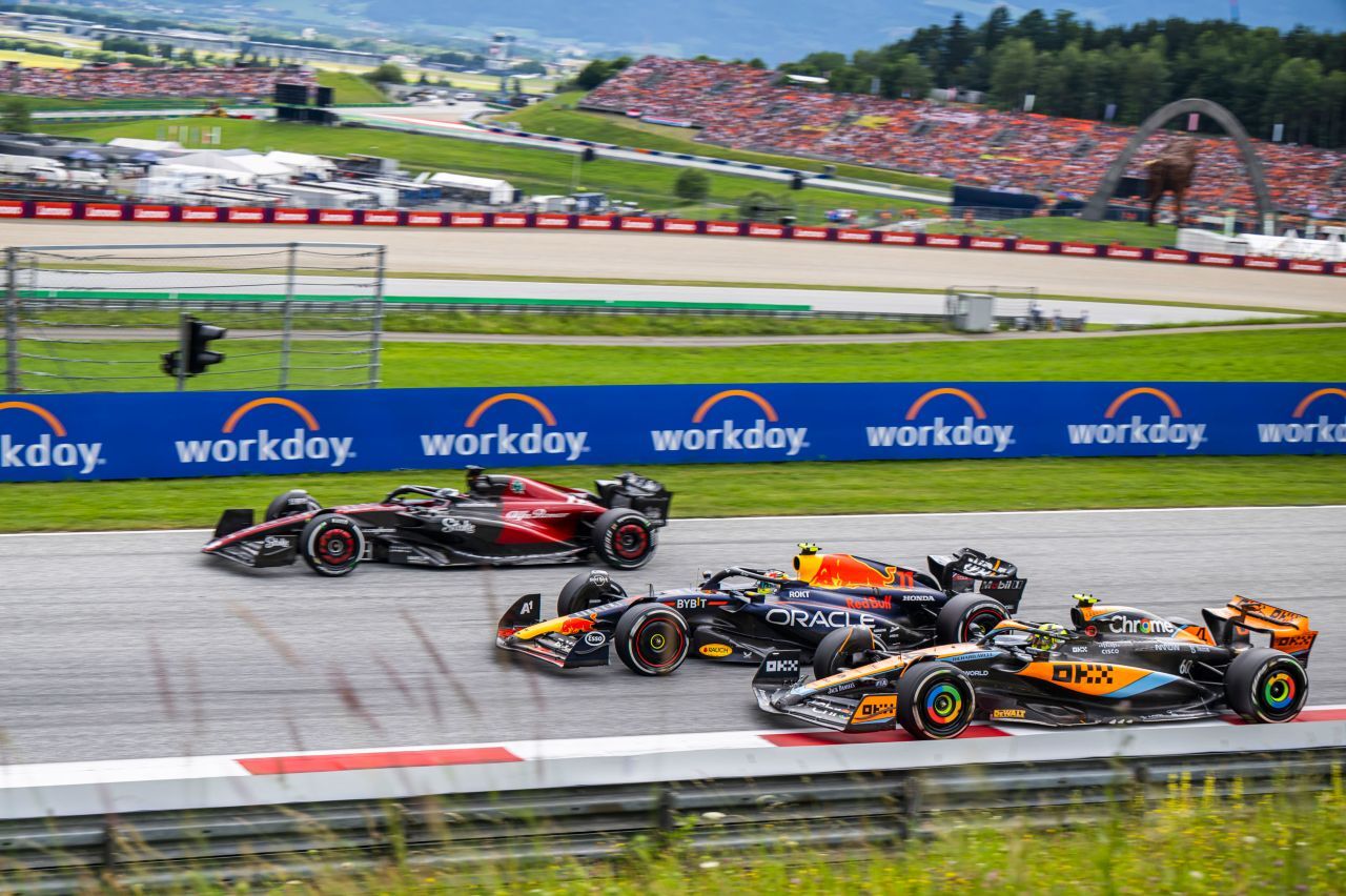 Action total: Fotograf Lucas Pripfl dokumentiert hier eine der besten Szenen des Rennens am Red Bull Ring.