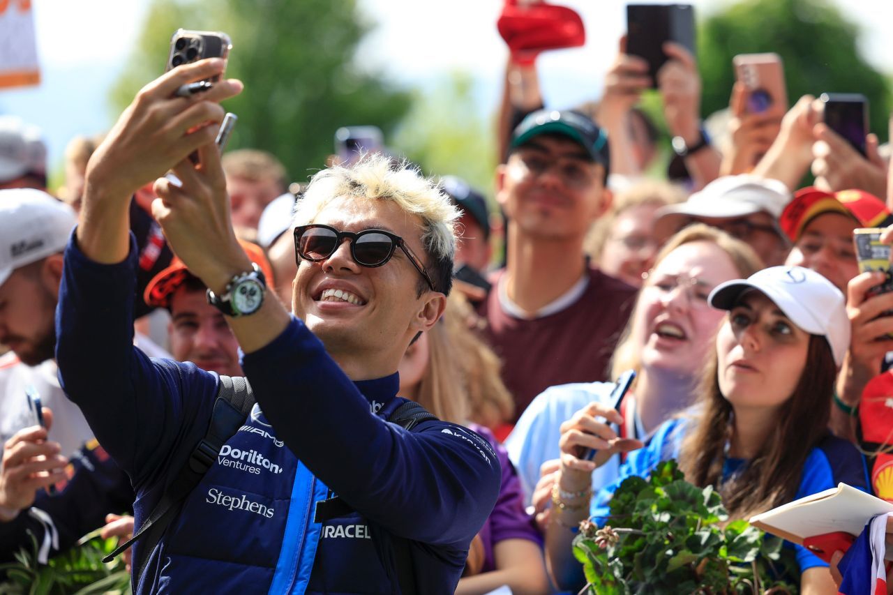 Voll im Bild: Alex Albon, der hier vor zwei Jahren noch in der DTM fuhr, ist nun in der Formel 1 etabliert.