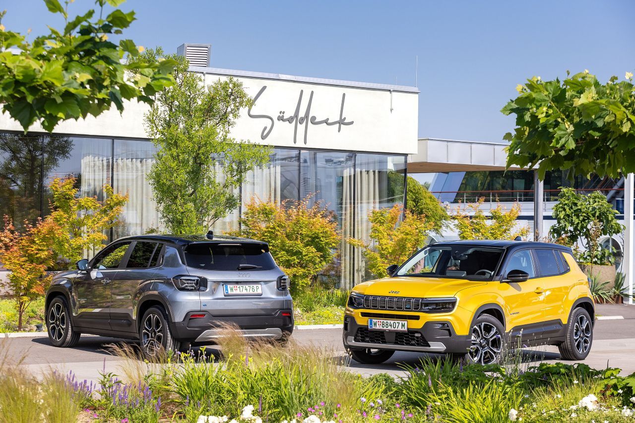 Fazit von Motorprofis-Tester Stefan Pabeschitz: „Wer einen pfiffigen, kompakten Hochsitz mit E-Motor für Stadt und Umland sucht, und dabei in Design und Auftritt aus der Masse heraustechen will, ist mit dem Jeep-Nachwuchs gut bedient.
