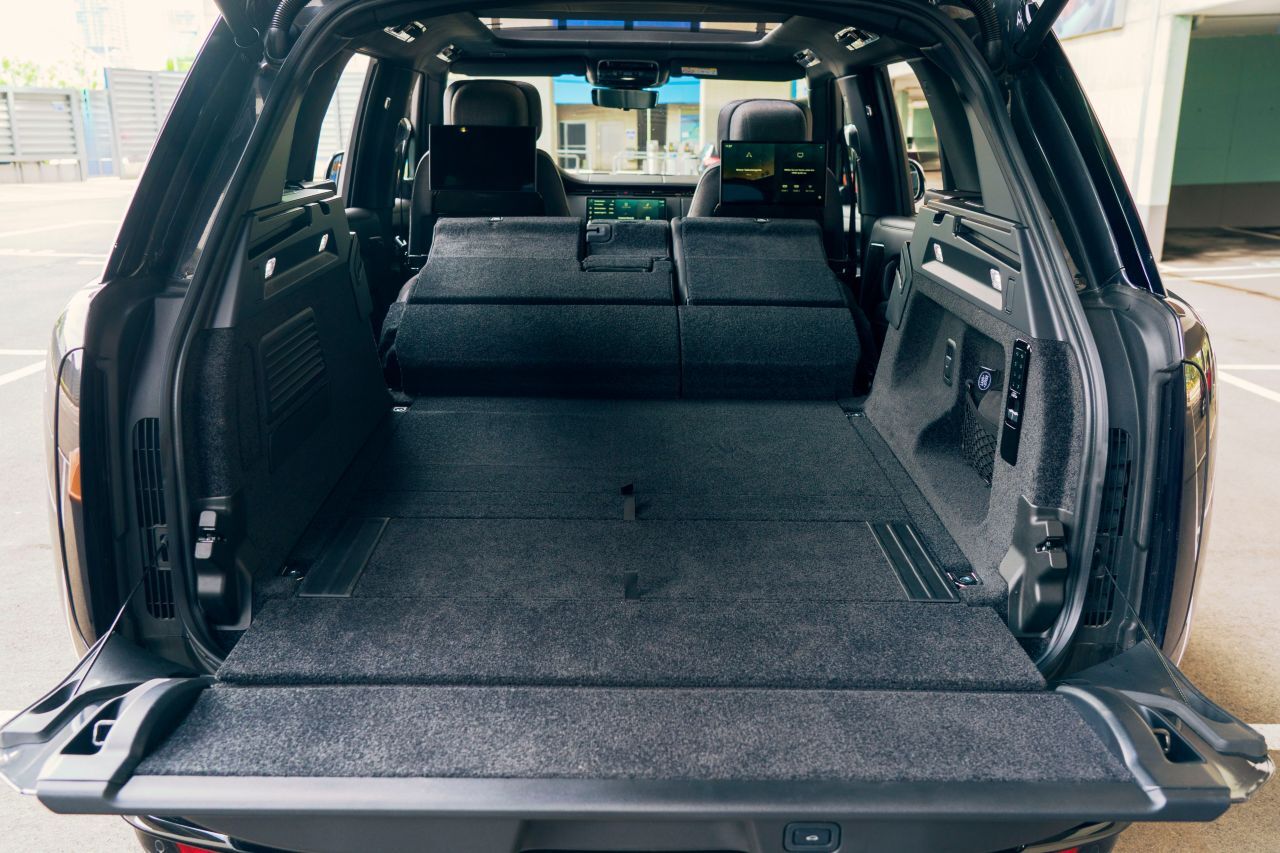 Range Rover-Familien dürfen gerne groß sein, das Kofferraumvolumen ist mit 725 bis 1.841 Litern entsprechend dimensioniert.
