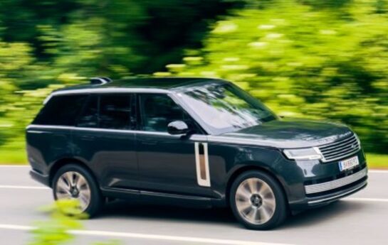 Als Inbegriff des stilvollen Luxusautos hat sich der Range Rover etabliert – aber wie passt der Riese in das Elektro-Zeitalter? - Der König und die Revolution