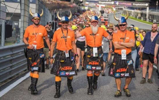 Spielberg live: Die MotoGP am Red Bull Ring in Spielberg. motorprofis.at hat den Link zum Livestream, die besten Fotos, die Stories vom Super-Event mit KTM, Marquez und Co. - MotoGP Spielberg live: Livestream, Stories, Fotos