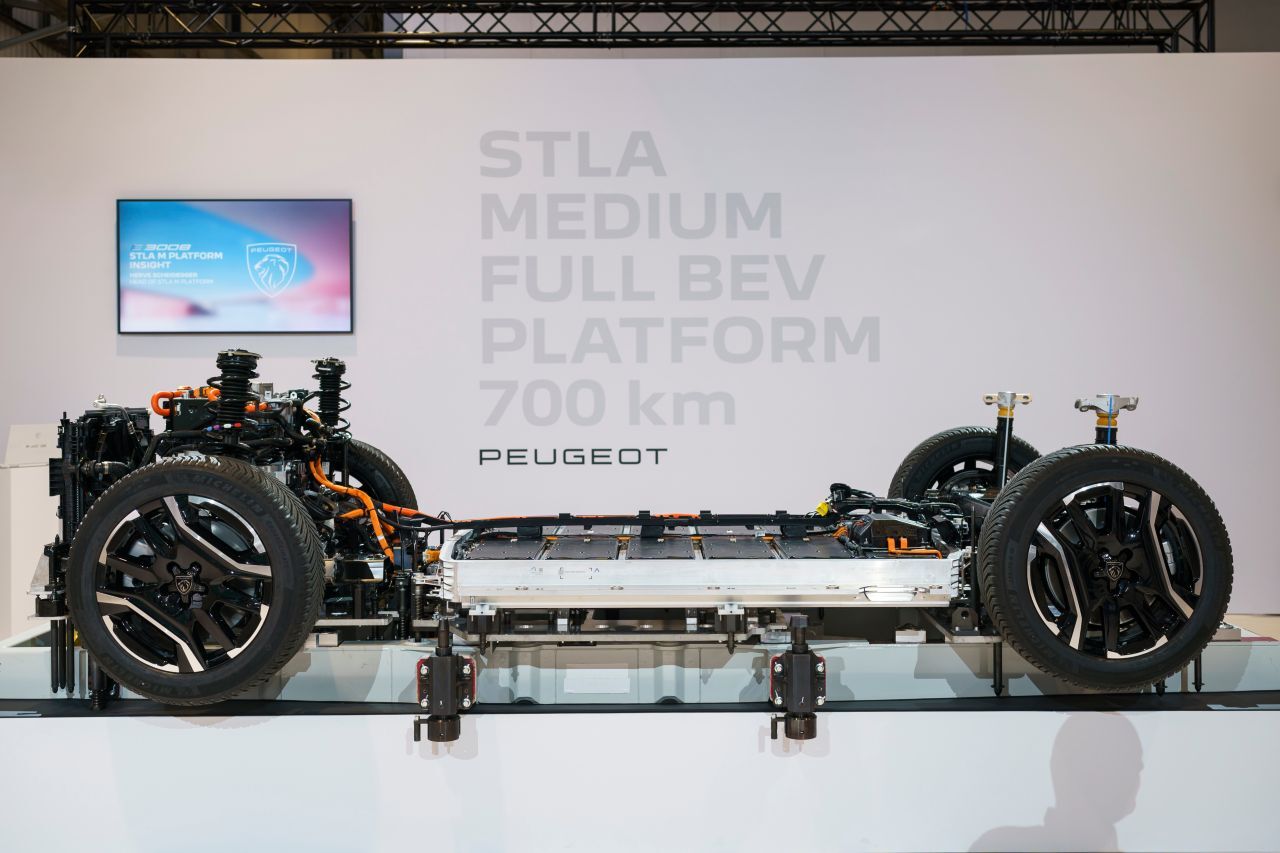 STLA-Medium, Made in France: So sieht die neue Stellantis-Plattform in der Elektro-Variante ohne Auto darauf aus.