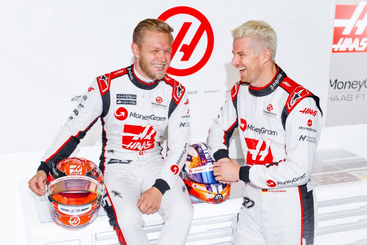 Die älteren Herren Magnussen und Hülkenberg haben leicht lachen – sie fahren auch 2024 in der F1. Und das trotz der bescheidenen Performance von Kevin Magnussen heuer.