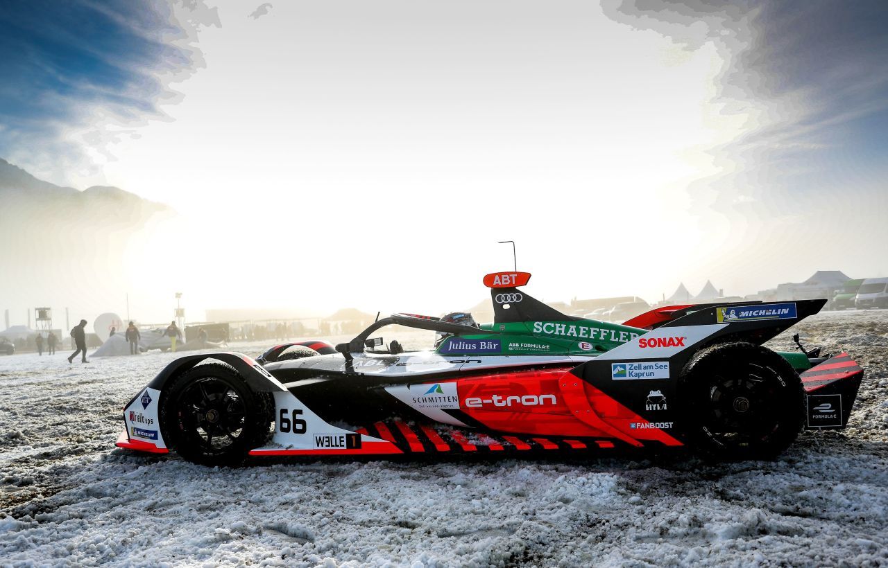 Inspiriert ist die Sonderserie vom GP Ice Race in Zell am See: Die 1952 begonnene und 2019 durch Ferdinand Porsche und Vinzenz Greger wiederbelebte …