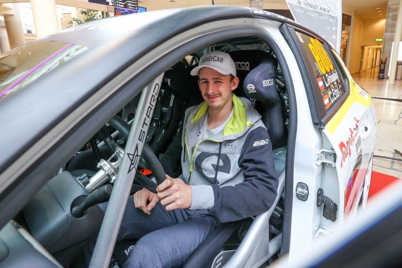 Luca Pröglhöf – Talent, Unternehmer, Vordenker – und Opel E Cup Rallyesieger.