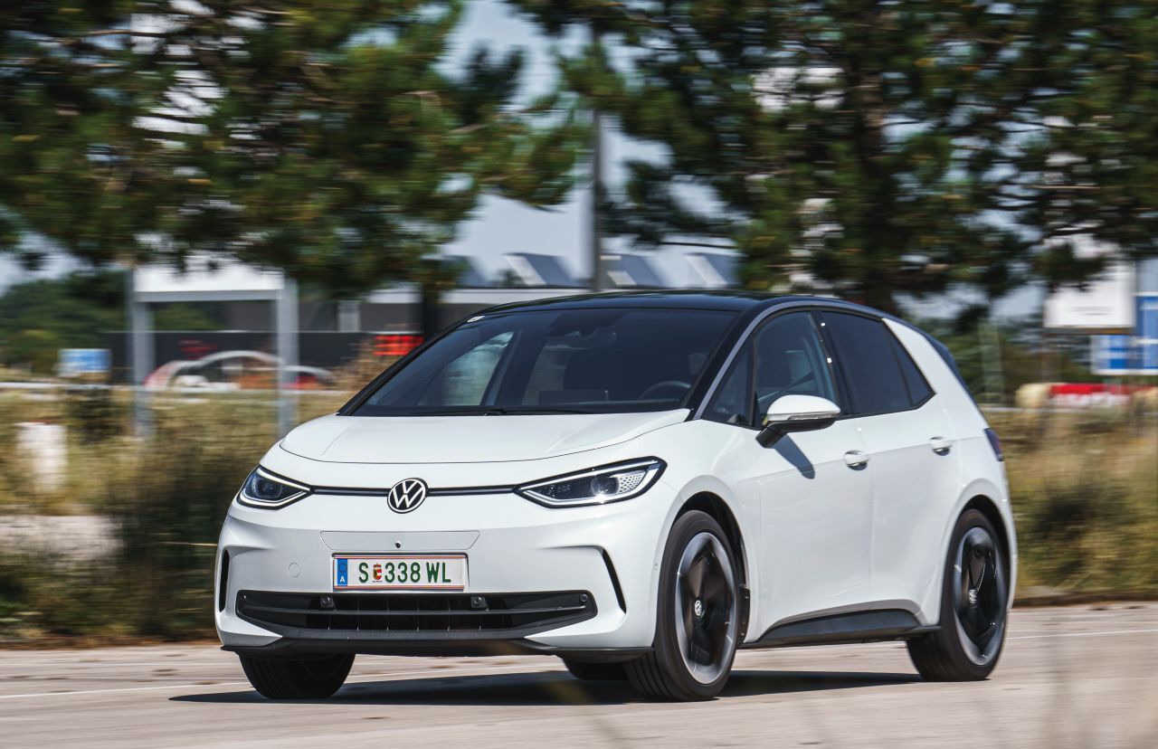 Fazit von Motorprofis-Tester Fabian Steiner: „Mit Aktionspreis kann das Preis-Leistungs-Verhältnis erstaunlich sein. Man darf nicht vergessen, dass der ID.3 zu den besten E-Autos der Kompaktklasse zählt – und in einer deutlich höheren Komfortklasse als alle Verbrenner-Autos seiner Größe fährt.