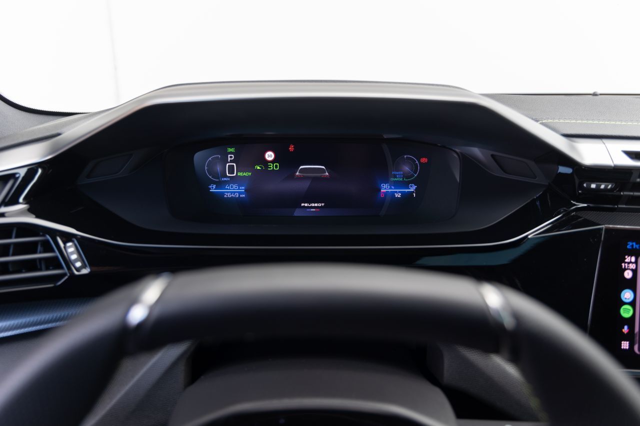 Das 3D-Cockpit der GT-Aussattung im e-308 ist ein feines Feature.