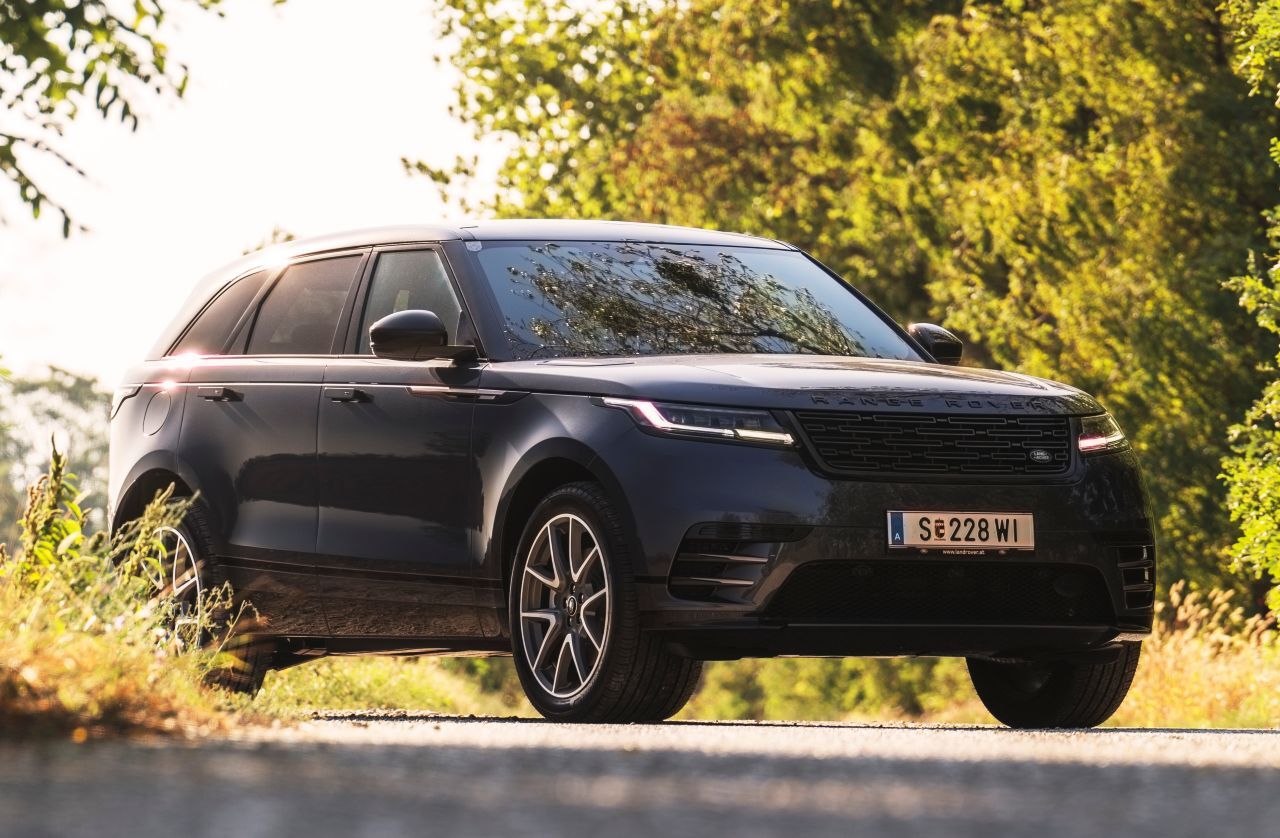 Land Rover hat die neue Scheinwerfer-Generation genutzt, um im Frontdesign noch ein bisschen geradliniger zu werden.