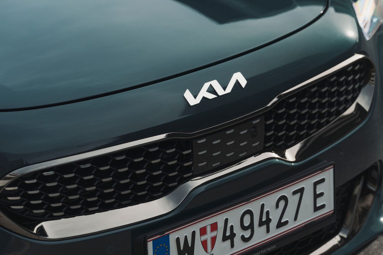 Klassischer Kia-Kühergrill in edler Ausführung.