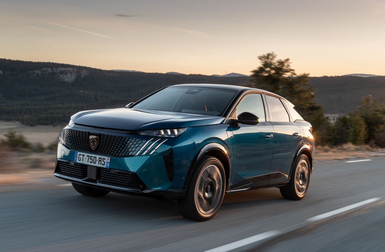 Die STLA Medium-Plattform debütiert im Peugeot 3008, für die dritte Generation des Kompakt-SUVs bedeutet das neue Technik und Architektur.