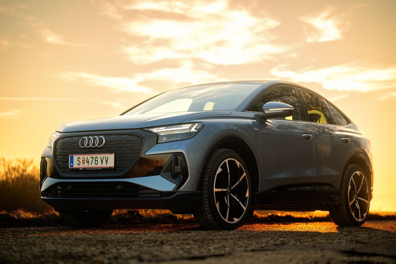 Mit dem Q4 Sportback e-tron kann sich die Familie schick machen – sie bekommt den edlen Techno-Look von Audi zu vernünftigen Preisen.