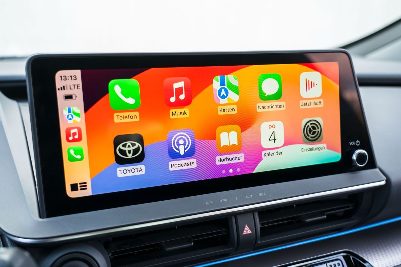 Multimediasystem mit großzügigem 12,3-Zoll-Bildschirm – im Bild die Apple CarPlay-Einbindung, die ohne Kabelverbindung funktioniert.