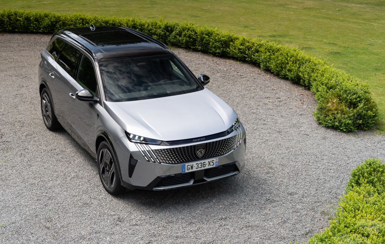 Fazit von Motorprofis-Tester Stefan Pabeschitz: „Reifes und durchdachtes SUV für Familien und alle Anderen, die gerne mit einem Raum-Gleiter unterwegs sind. Bei Komfort und Technik über dem Klassenschnitt, Freunde von gediegenem Fahren kommen voll auf ihre Kosten.