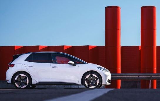 VW verkauft den Golf und den ID.3 jetzt jeweils unter 21.000 Euro. Motorprofis.at hat das Angebot analysiert. - Warum ID.3 und Golf jetzt  gleich viel kosten