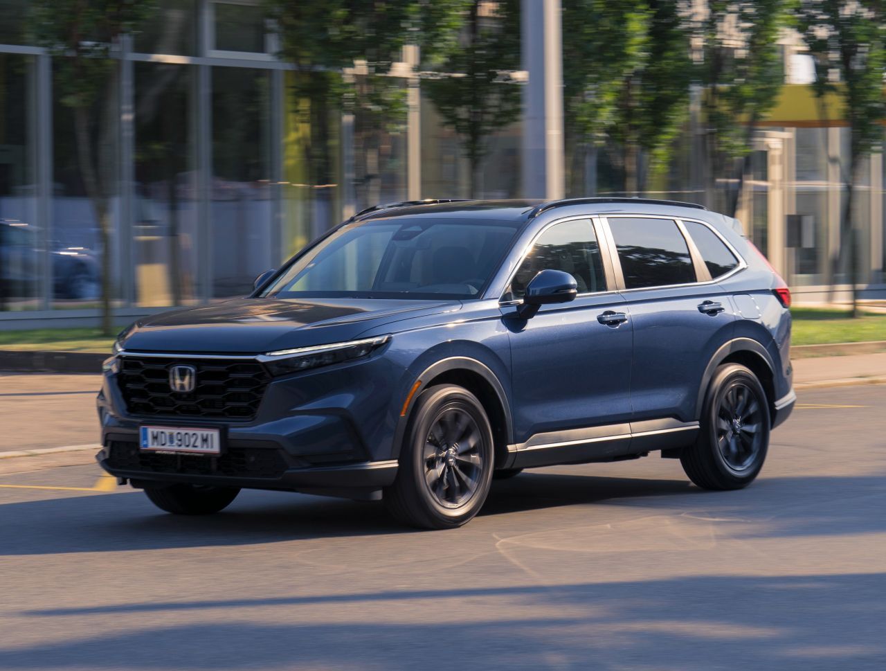 Wie geräusch- und vibrationsarm der CR-V gleiten kann, wie er beim Beschleunigen sofort reagiert, stressfrei zulegt – das ist angenehmes Autofahren.