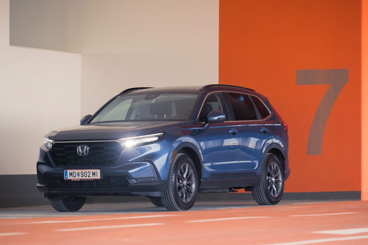 Die nüchterne, fast minimalistische Formensprache steht dem CR-V gut. VW-BMW-Kunden dürften sich angesprochen fühlen.