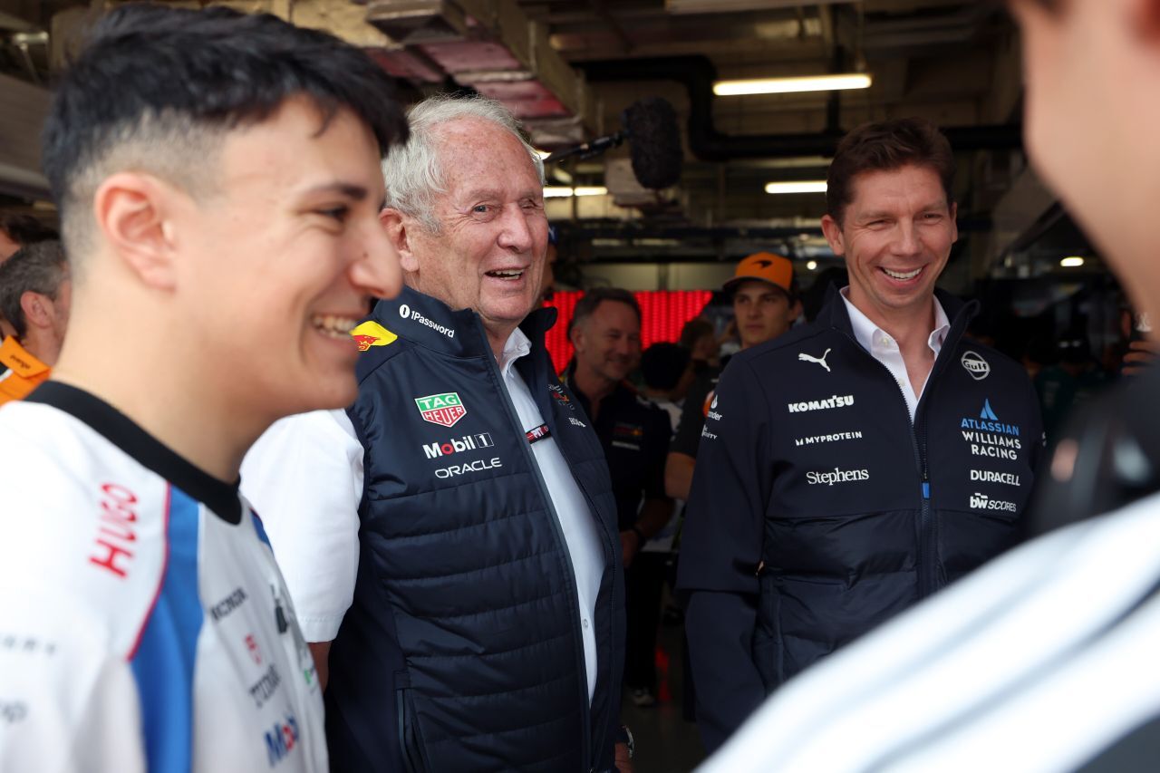 Helmut Marko hat Dank Hadjar Grund zum Lachen:
