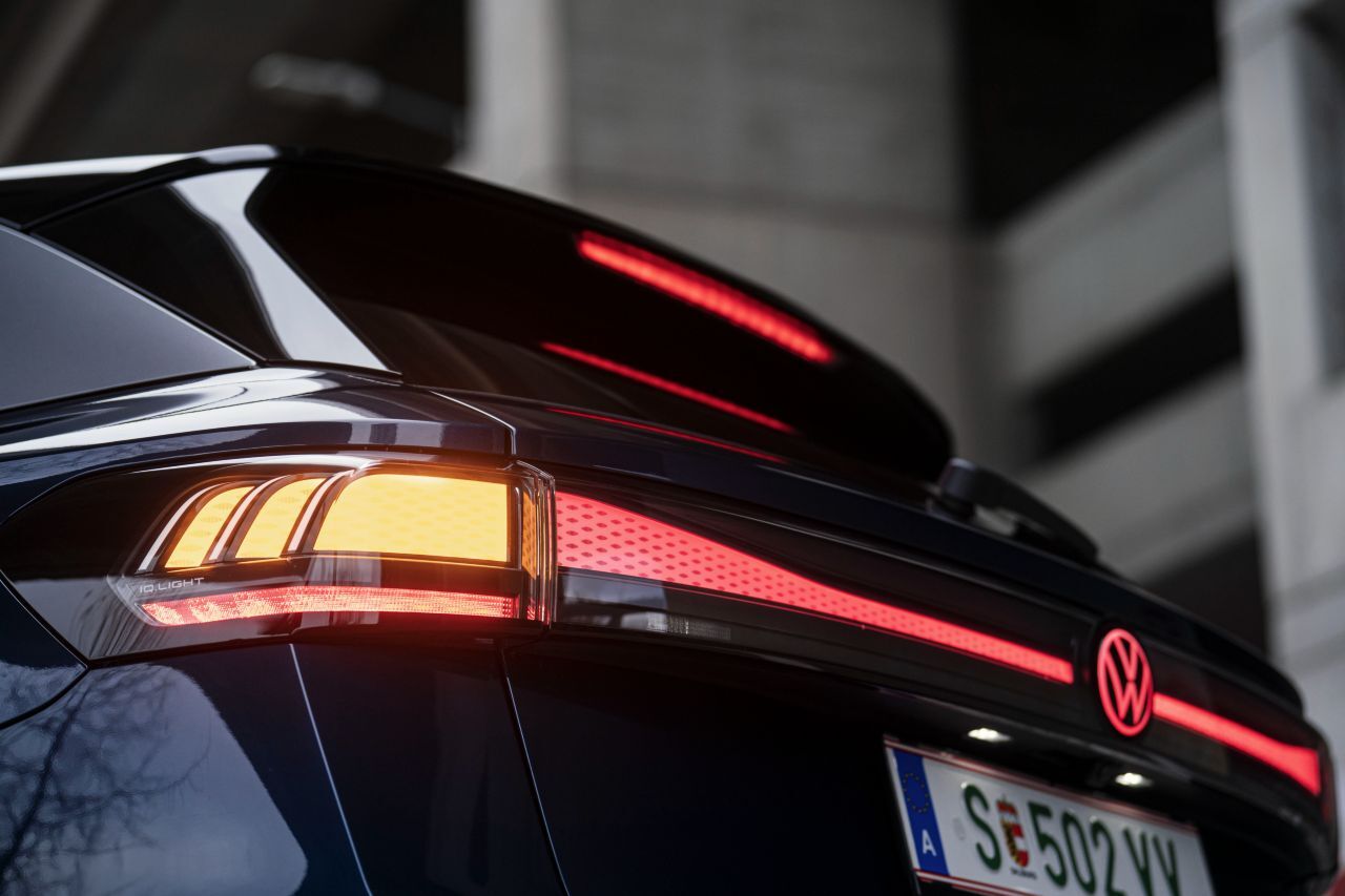 Auffällige Lichttechnik: Hinten dreidimensional und fein gemustert …