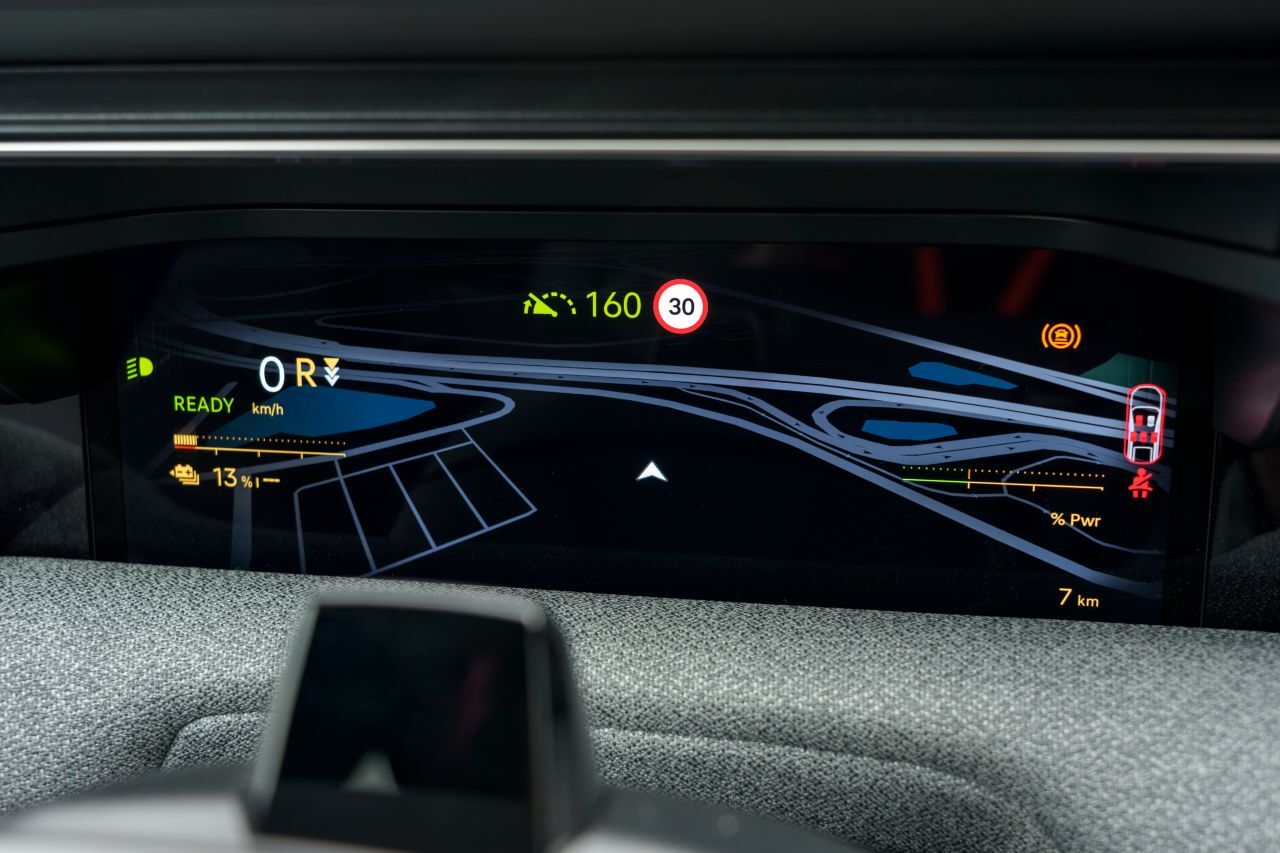 10-Zoll-Kombiinstrument mit Kartenansicht der Navigation.