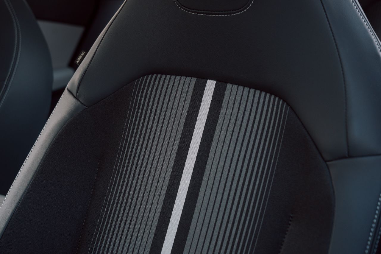 Im Elektro-Capri sind serienmäßig Sportsitze montiert.