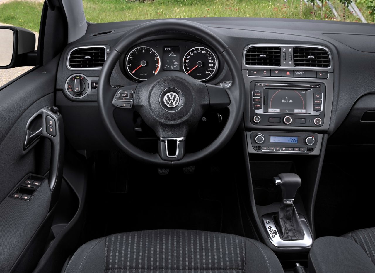 Nicht nur außen ist der Polo V ziemlich erwachsen: Das Interieur ist hochwertig und benutzerfreundlich wie noch nie.