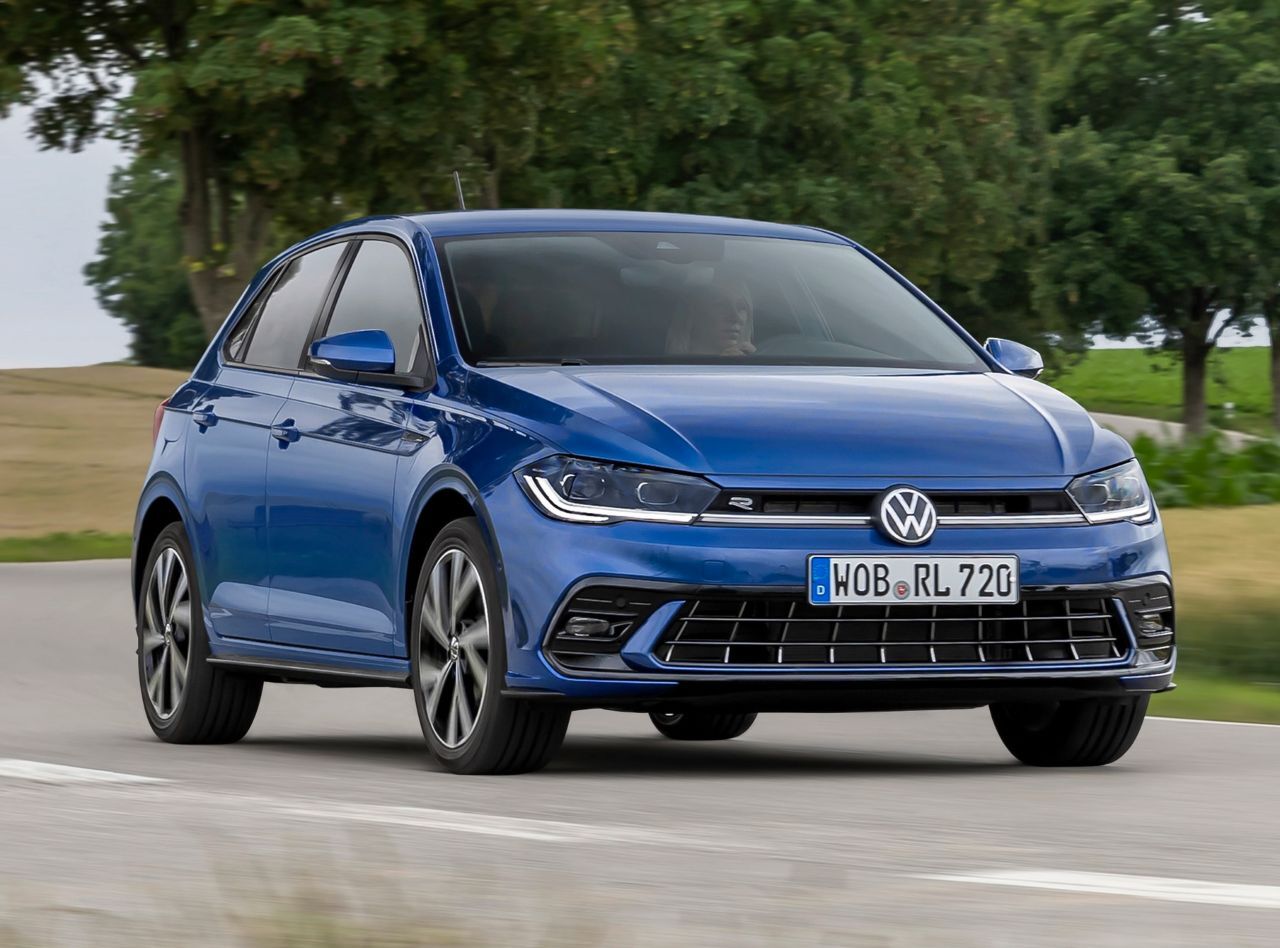 Der Polo VI rückt noch näher an den Golf heran und ist 4,07 Meter lang. Es gibt ihn nur noch mit vier Türen und (abgesehen vom GTI) mit drei Zylindern.