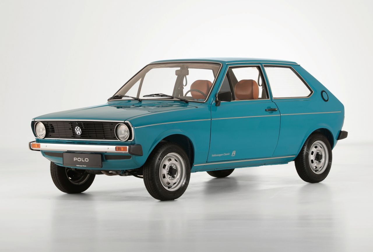 Der Vierzylinder-Motor mit 0,9 Hubraum mobilisierte zunächst nur 40 PS. Zu bewegen galt es ein 3,50 Meter langes und 685 Kilo schweres Auto.