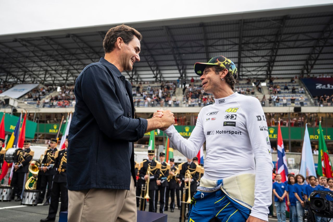 Handschlag der Götter: Roger Federer, Valentino Rossi.