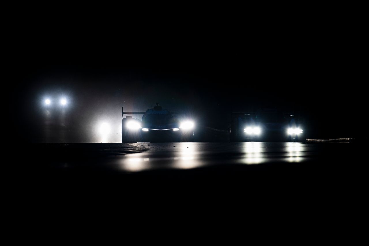 Faszination Le Mans bei Nacht: Hier die Alpine von Mick Schumacher im Kampf gegen die Dunkelheit und die Gegner.