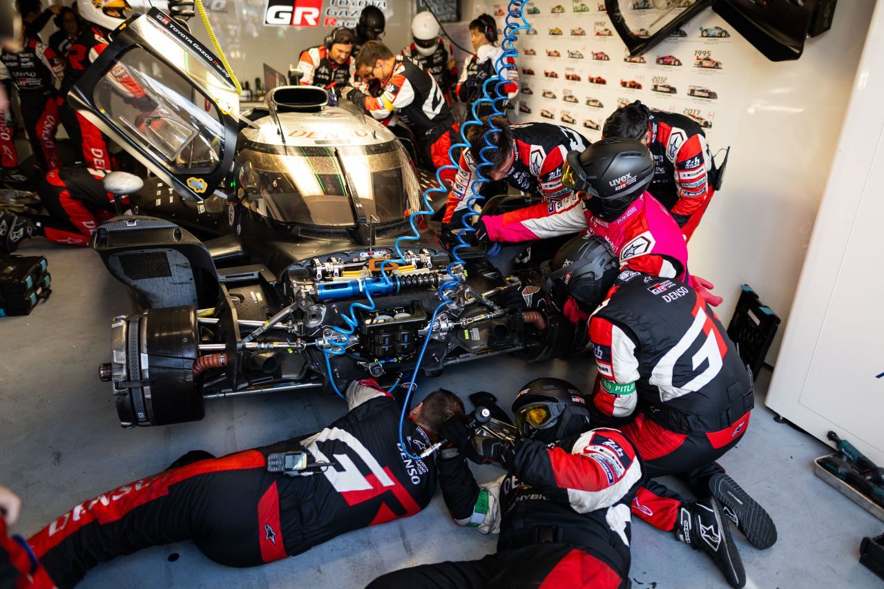Die Toyota-Boxencrew hatte Überstunden bei der Nummer 8.