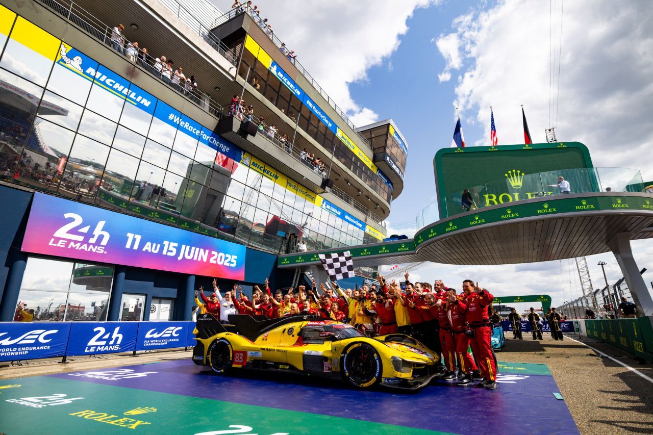 Gruppenbild der Sieger von AF Corse Ferrari.