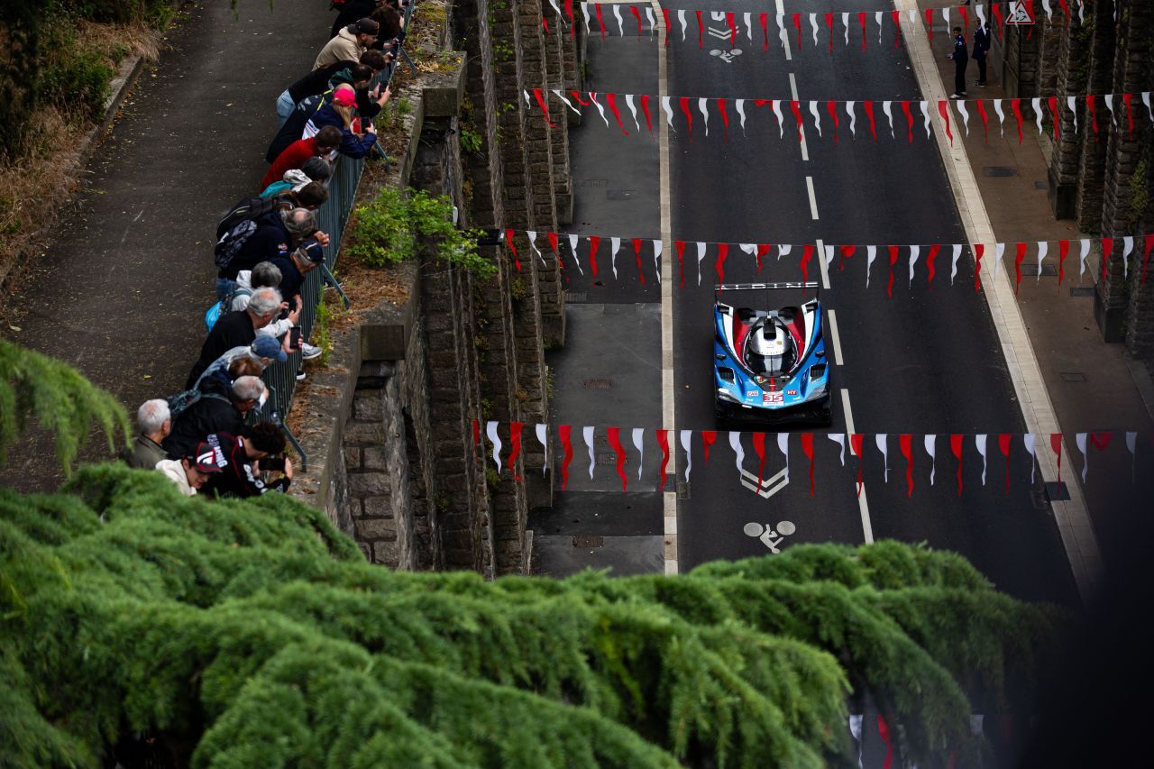 Die Präsentation der Rennwagen ist in Le Mans immer ein Spektakel für sich.