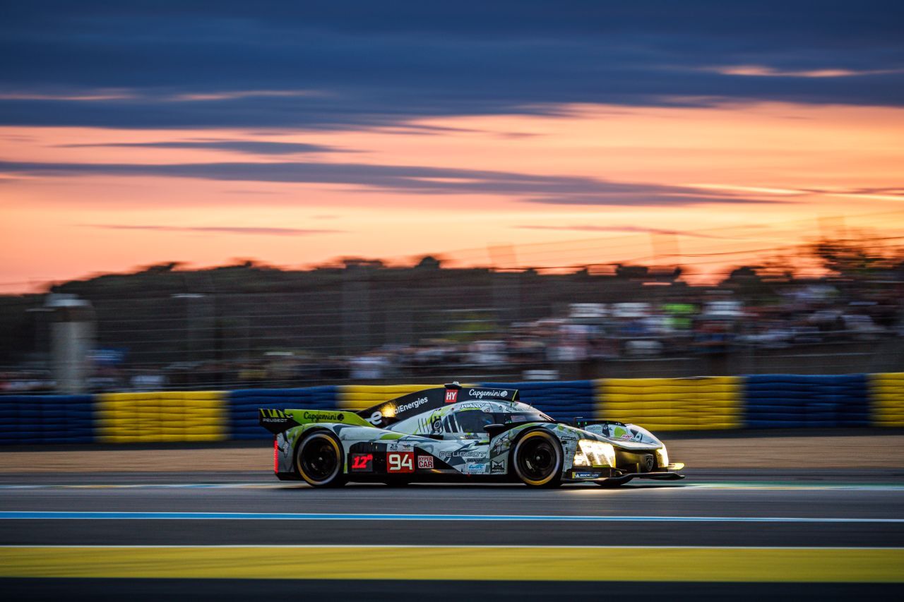 Spätestens 2027 will und soll Peugeot in Le Mans ums Podium mitfahren.