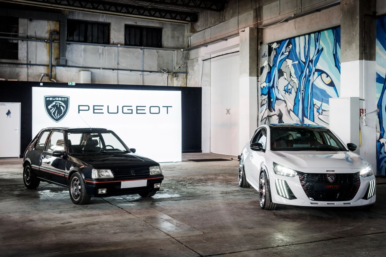 Ein 205 GTi war bezahlbar, direkt, schnell genug. Peugeot versucht mit dem 208 GTi, diesen Grundgedanken elektrisch neu aufzusetzen, und investiert ernsthaft: in Antrieb, Fahrwerk, Bremsanlage, Thermomanagement – in Substanz also, nicht nur Oberfläche.
