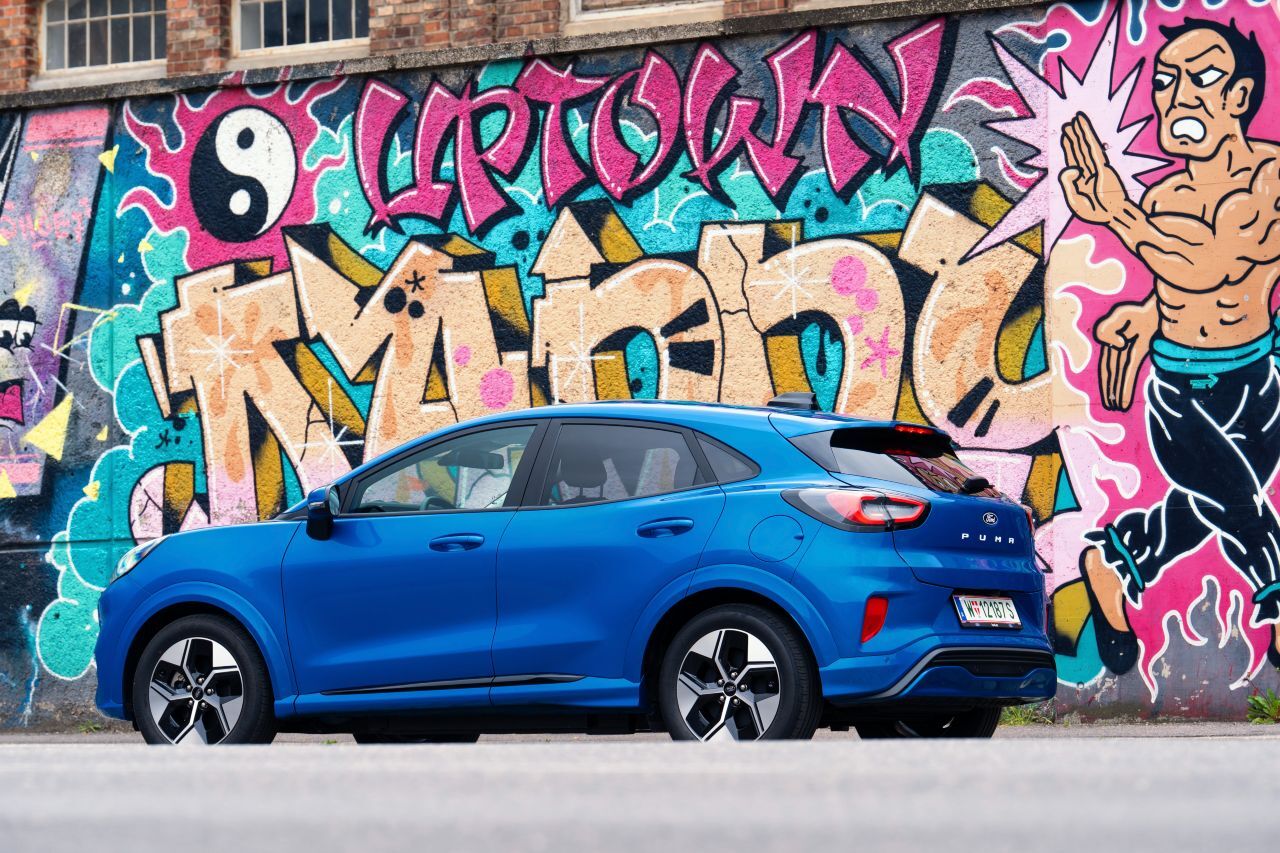Fazit von Motorprofis-Tester Fabian Steiner: „Ford zeigt erneut, dass es auch bei den Elektroautos der Sportfachhandel im Mainstream-Segment bleibt: Auch mit E-Motor ist der Puma sportlicher unterwegs als fast alle anderen Fahrzeuge dieser Größe.