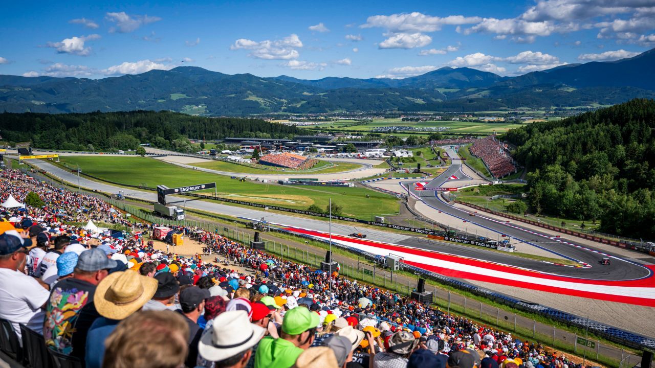 Eine traumhafte Rennstrecke: der wunderbar gelegene Red Bull Ring in Spielberg wird auch in Zukunft die Formel 1 willkommen heißen.