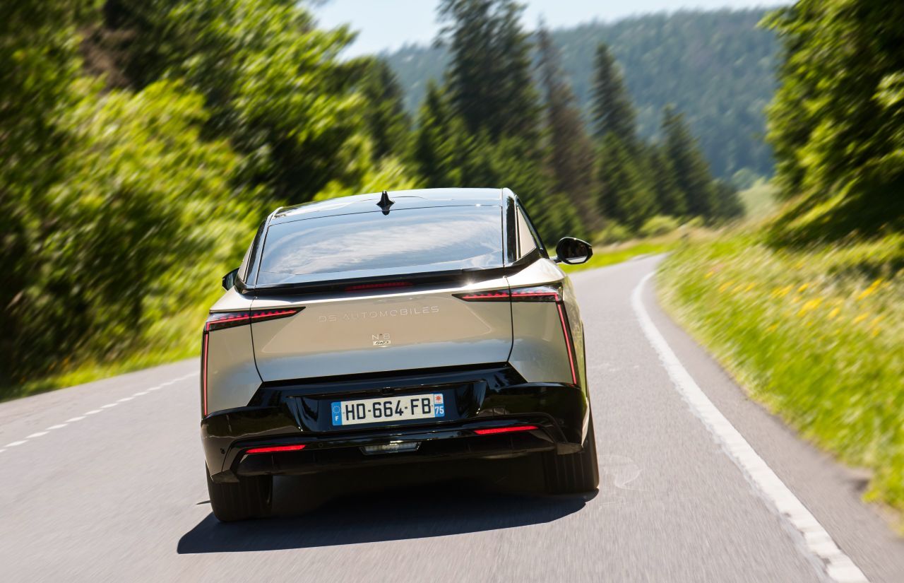 Fahrwerk mit hohem Abrollkomfort und hervorragender Abstimmung, niedrige Innengeräusche. Ein Auto für Menschen, die unterwegs entspannen wollen.